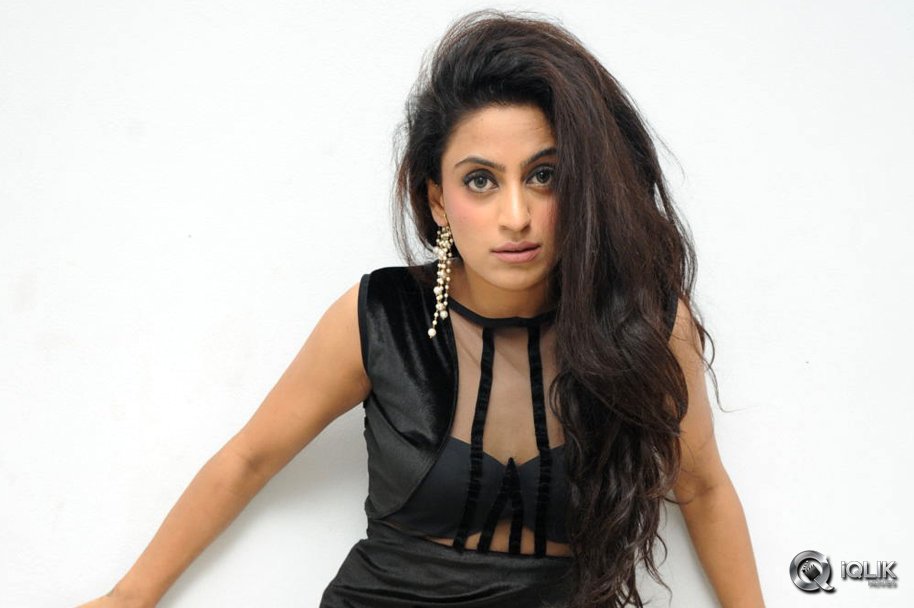 Vriti-Khanna-at-Calling-Bell-Movie-Audio-Launch